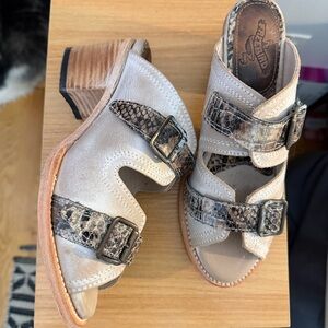 New Freebird Caprice heel sandal cream with animal print straps Sz 9